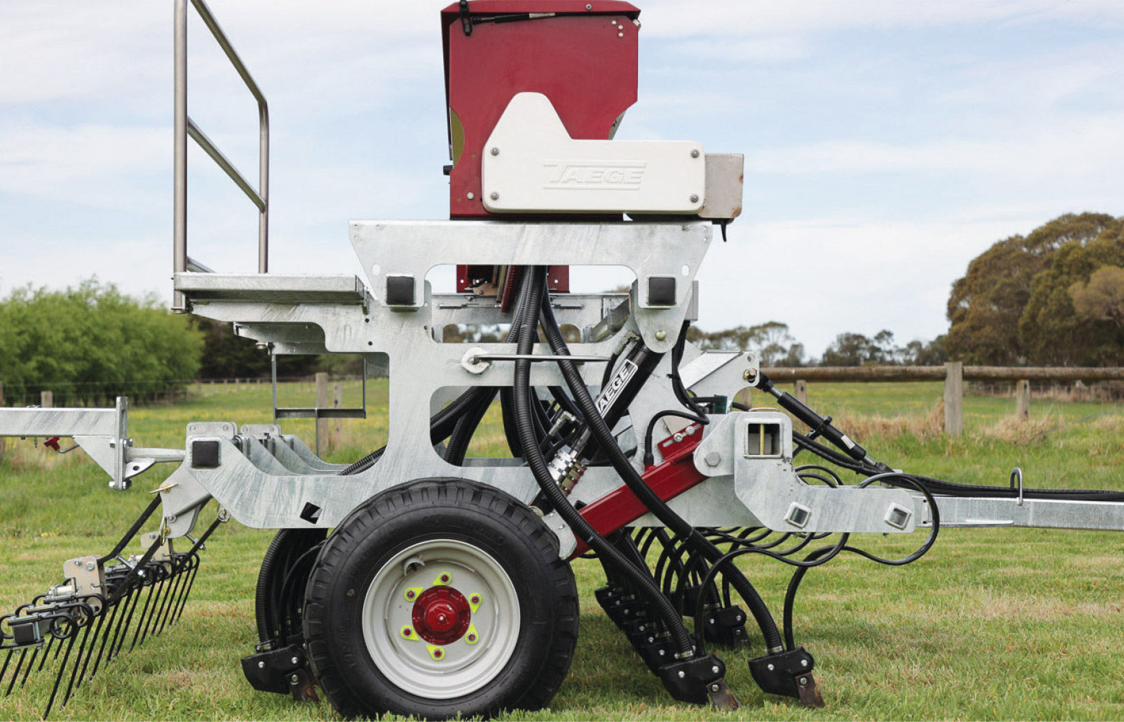 SB300 Single Box Trailed Seeder